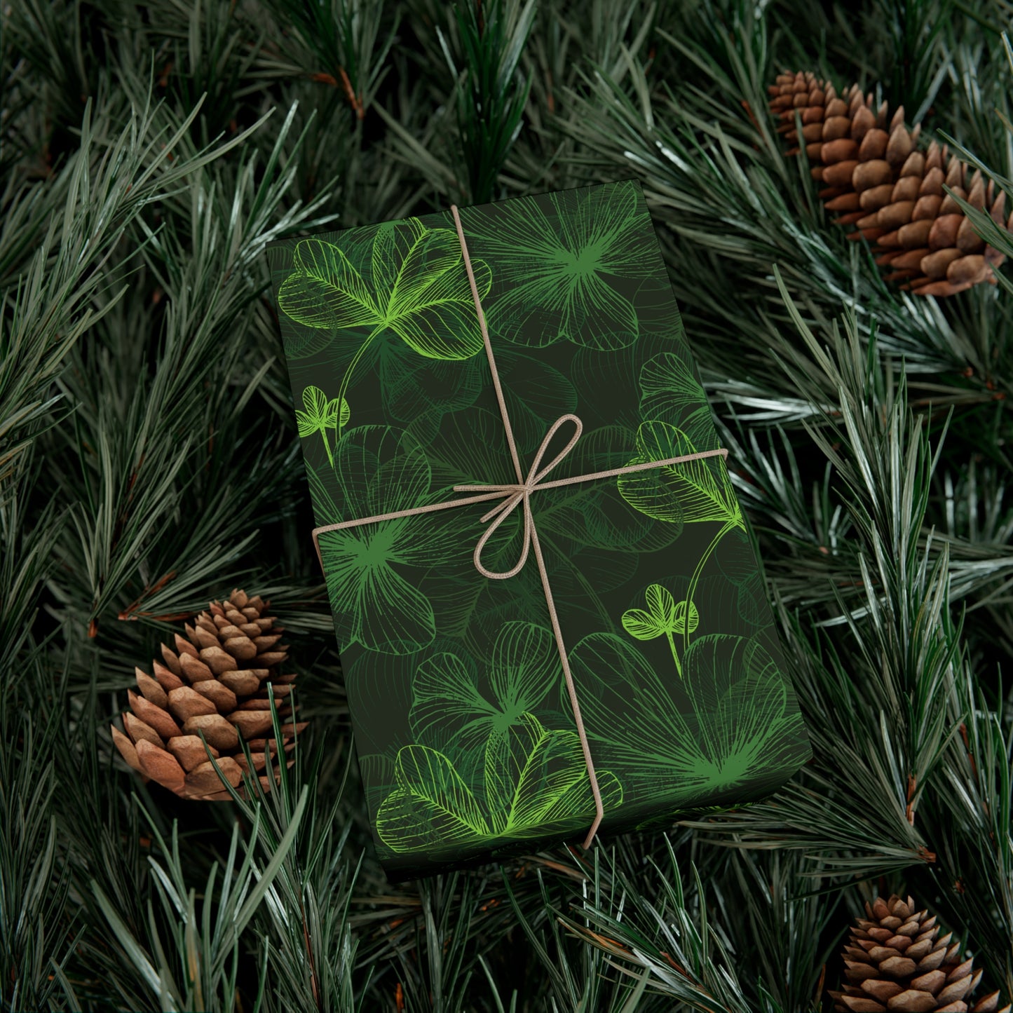SHAMROCK LEAF ON BLACK BACKGROUND PATTERN