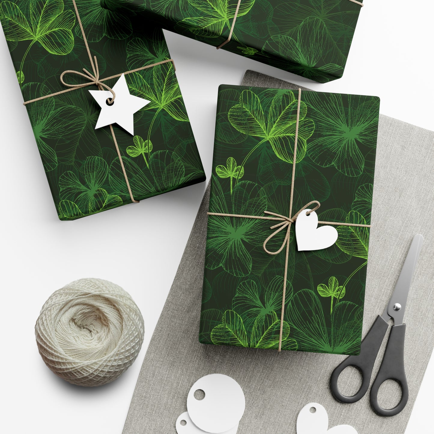 SHAMROCK LEAF ON BLACK BACKGROUND PATTERN